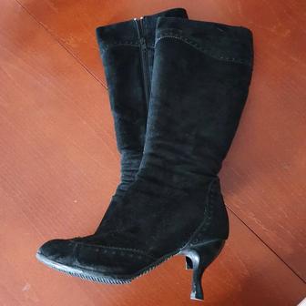 Италия. Замшевые зимние сапоги разм 39 Patani