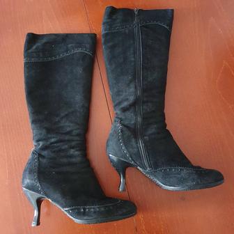 Италия. Замшевые зимние сапоги разм 39 Patani