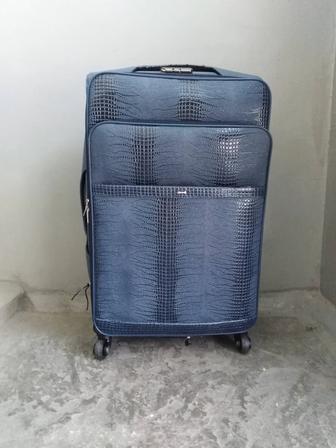ПРОДАМ ДЁШЕВО чемодан, полипропилен. БОЛЬШОЙ, 100л. (27х48х80см). ЕС, бу