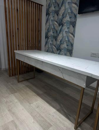 Продам мебель для салона,маникюрный стол,стулья