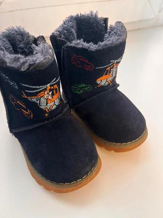 Продам угги на мальчика