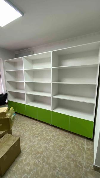 Шкаф с полками для магазинов