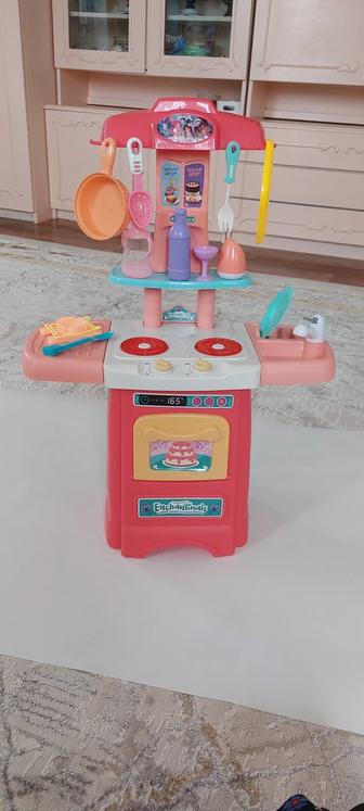 Игрушечная детская кухня с посудой