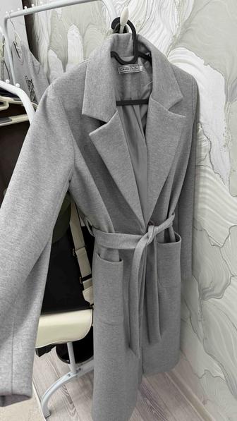 Продаю пальто женскую