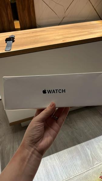 Продам Apple Watch SE