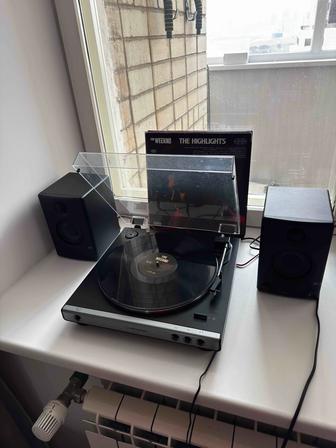 Продаю виниловый проигрыватель