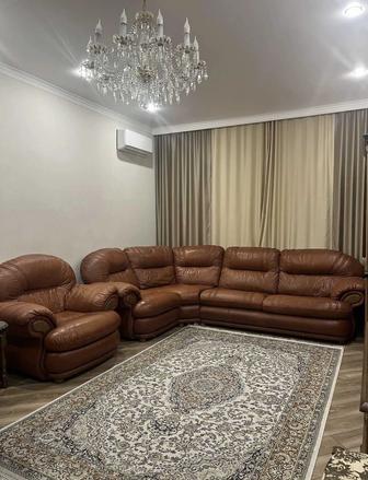 Кожаный диван