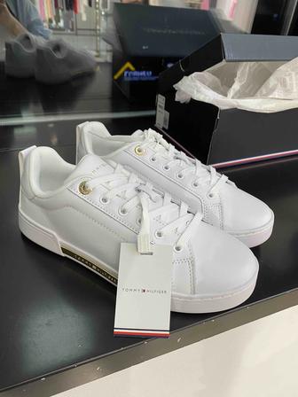 Кроссовки от Tommy