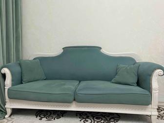 Диван, 2 кресла, 8 стульев