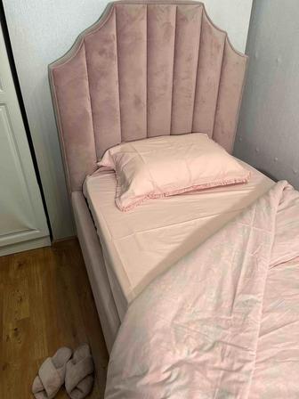 Кровать односпальная с матрасом