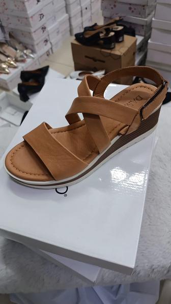 Новые кожаные босоножки сандали