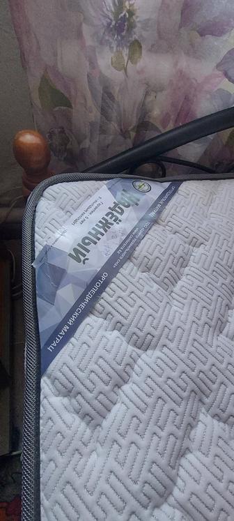 Продам кровать с ортопедическим матрасом