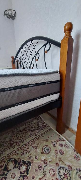 Продам кровать с ортопедическим матрасом