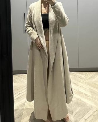 Дизайнерское пальто из натуральной шерсти