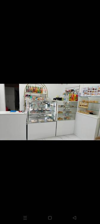 Продам витринный кондитерский холодильник и витринные торговое шкафы