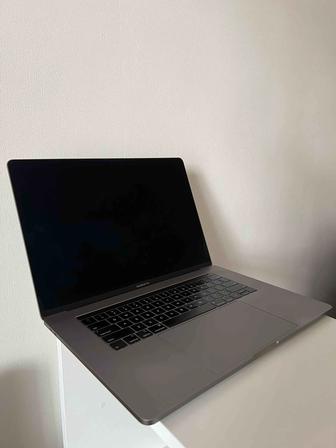Продается MacBook Pro 15 дюймов 2018