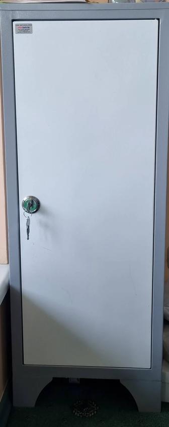 Продам сейф металлический