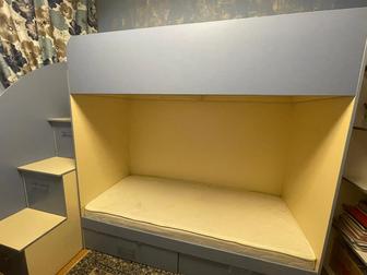 Двухъярусная кровать