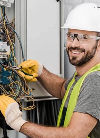 Опытный электрик. Стаж 20 лет. Делаю надежно. С гарантией.