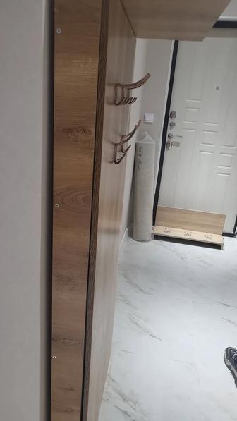 Продам прихожую с вешалками