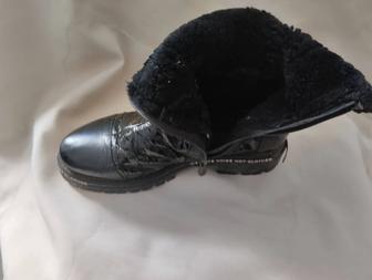 Продам ботинки