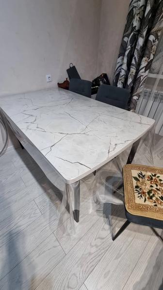 Продам стол кухонный