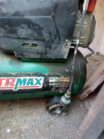 Продам масляный компрессор RTRMAX RTM724