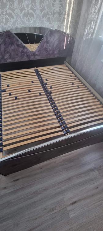 Кровать двуспальная