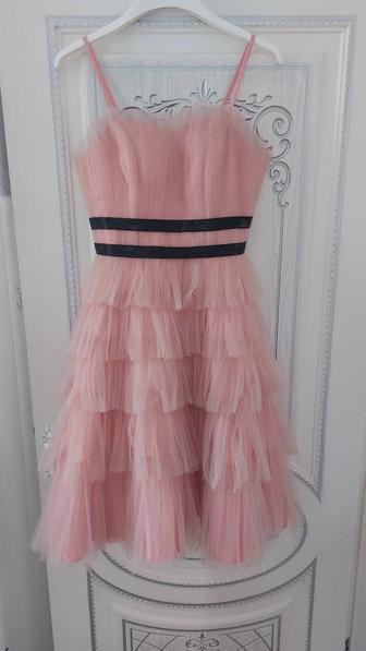 Продам несколько платьев. S-M размеры