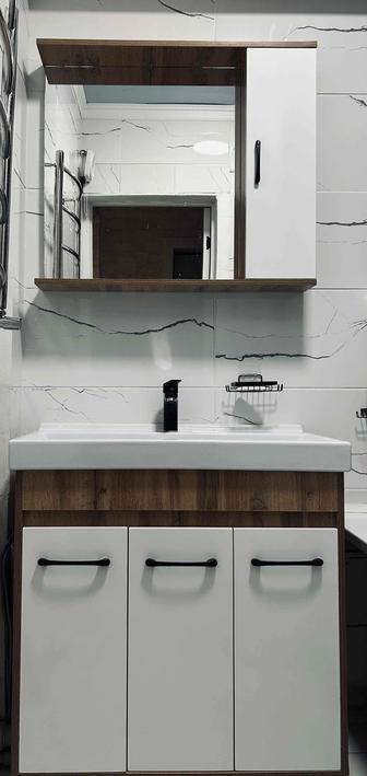 Тумба для ванной с раковиной и зеркало