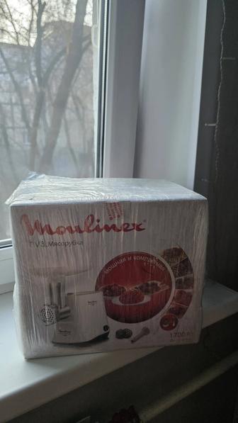 Продам новую Мясорубку Moulinex HV3 Compact Pro белый
