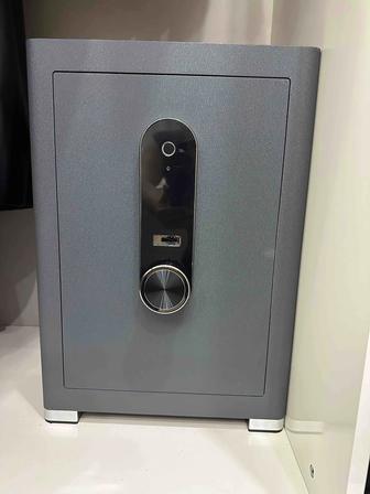 Продаю сейф металлический, состояние отличное