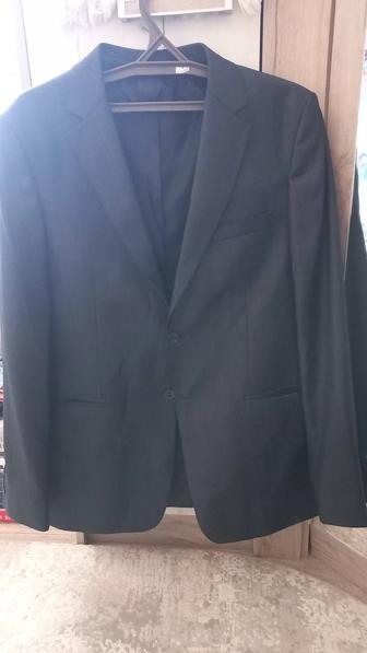 Продаю два костюма