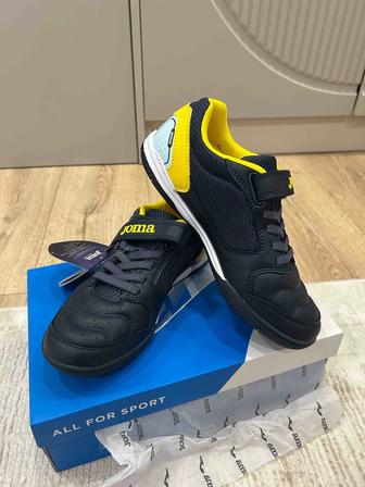 Продам ориг футзалки производитель joma