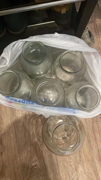 Отдам даром банки маленькие и большие