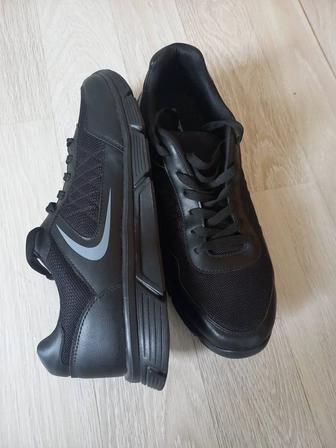Кроссовки NIKE черные