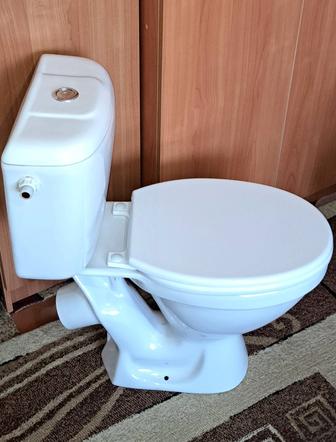 Унитаз в сборе в отличном состоянии б/у.