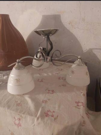 Продам люстру