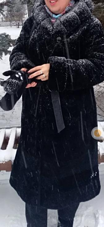 Шуба из цигейки ,год носки ,теплая,в хорошем состоянии