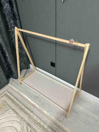 Напольная детская вешалка