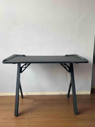 Компьютерный стол 58х108