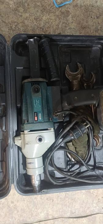 Сделаю отверстие 50 и 100