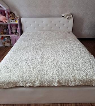 Продам двуспальную кровать