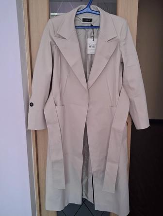 Продается новый плащ молочного цвета, Турция