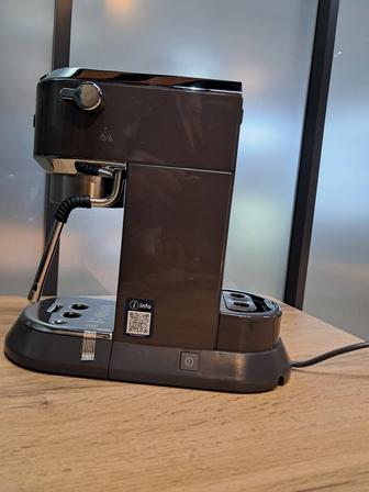 Кофемашина DeLonghi EC885 Dedica отличное состояние, все работает
