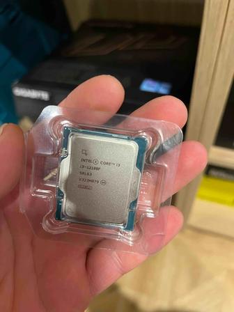 Intel i3 12100F