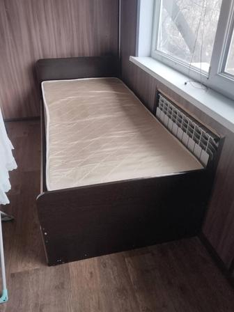 Односпальный кровать с матрасом