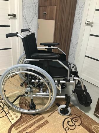 Продам инвалидную коляску