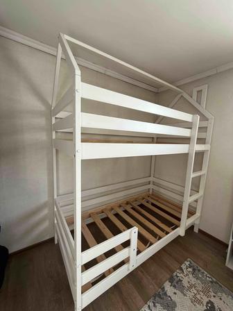 Кровать двухъярусная