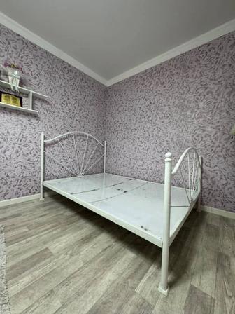 Кровать срочно,в хорошем состоянии металлическая